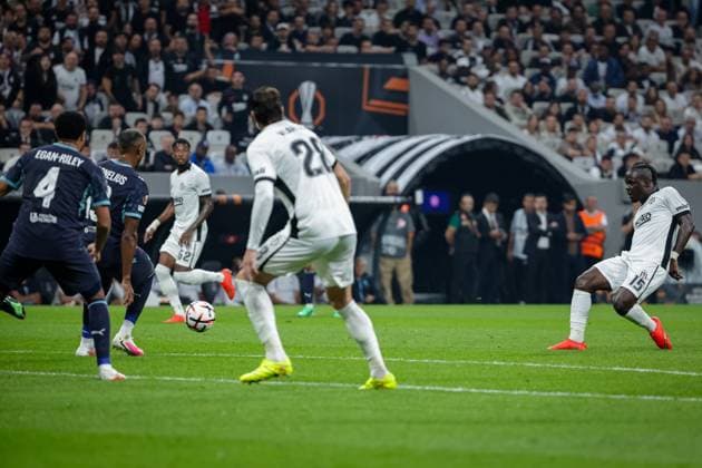 Besiktas JK vs Marseille UEFA Europa League - League Phase MD1 Junior Olaitan of Besiktas JK passes the ball during the UEFA Europa League 2026 27 League Phase MD1 match between Besiktas JK and Marseille at Tupras Stadium in Istanbul, Turkey, on September 17, 2026 Istanbul Turkey  Copyright: xBurakxBasturkx