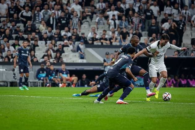 Besiktas JK vs Marseille UEFA Europa League - League Phase MD1 Ilhan Fakili of Besiktas JK protects the ball during the UEFA Europa League 2026 27 League Phase MD1 match between Besiktas JK and Marseille at Tupras Stadium in Istanbul, Turkey, on September 17, 2026 Istanbul Turkey  Copyright: xBurakxBasturkx
