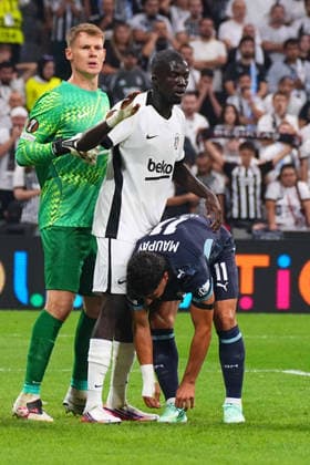 ISTANBUL, TURKEY - SEPTEMBER 17 : Goalkeeper Alexander Nubel , Kassoum Outtara of Besiktas and Neal Maupay of Marsilya during the UEFA Europa League 2026 27 match between Besiktas JK and Marsilya at Tupras Stadium on September 17, 2026 in Istanbul, Turkey. Istanbul Besiktas Turkey Copyright: xSeskimphotox Besiktas-Marsilya-1709 (48)
