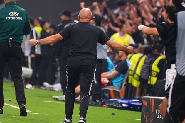 ISTANBUL, TURKEY - SEPTEMBER 17 : Coach Vincenzo Italiano of Besiktas celebrates his team first goal during the UEFA Europa League 2026 27 match between Besiktas JK and Marsilya at Tupras Stadium on September 17, 2026 in Istanbul, Turkey. Istanbul Besiktas Turkey Copyright: xSeskimphotox Besiktas-Marsilya-1709 (62)
