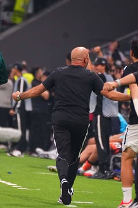 ISTANBUL, TURKEY - SEPTEMBER 17 : Coach Vincenzo Italiano of Besiktas celebrates his team first goal during the UEFA Europa League 2026 27 match between Besiktas JK and Marsilya at Tupras Stadium on September 17, 2026 in Istanbul, Turkey. Istanbul Besiktas Turkey Copyright: xSeskimphotox Besiktas-Marsilya-1709 (63)