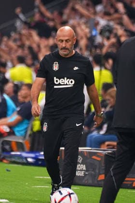 ISTANBUL, TURKEY - SEPTEMBER 17 : Coach Vincenzo Italiano of Besiktas celebrates his team first goal during the UEFA Europa League 2026 27 match between Besiktas JK and Marsilya at Tupras Stadium on September 17, 2026 in Istanbul, Turkey. Istanbul Besiktas Turkey Copyright: xSeskimphotox Besiktas-Marsilya-1709 (71)