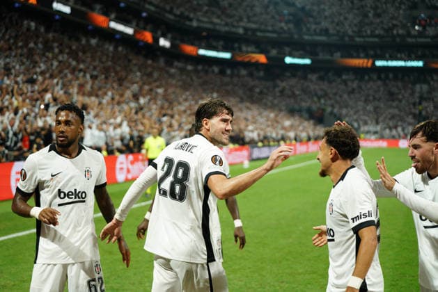 September 17, 2026, Besiktas, Istanbul, Turkey: Dusan Vlahovic (C) of Besiktas celebrates after goal scored by Vaclav Cerny (L) during the UEFA Europa League - League Phase, Matchday 1 - football match between Besiktas and Olympique de Marseille at Besiktas Park in Istanbul, Turkey, on September 17, 2026. Besiktas Turkey - ZUMAu194 20260917_zip_u194_034 Copyright: xTolgaxUluturkx