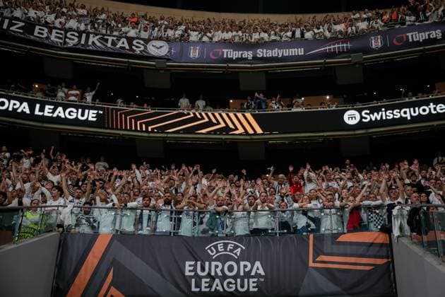 Besiktas JK vs Marseille UEFA Europa League - League Phase MD1 Besiktas JK fans shout from the stands during the UEFA Europa League 2026 27 League Phase MD1 match between Besiktas JK and Marseille at Tupras Stadium in Istanbul, Turkey, on September 17, 2026 Istanbul Turkey  Copyright: xBurakxBasturkx
