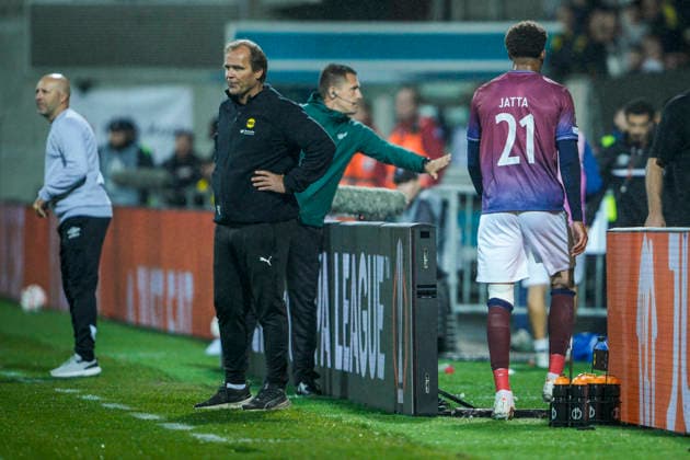 2026–2027 Europa League: Lillestrøm SCU vs. Torreense, Lillestrøm, September 17, 2026. Lillestrøm s coach Hans Erik Odegaard and SCU Torreense s Nuha Jatta during the Europa League soccer match between Lillestrøm and SCU Torreense at Arasen Photo by Stian Lysberg Solum, NTB, Lillestrøm, Norway. EDITORIAL USE ONLY. RESTRICTED USE FOR BETTING COMPANIES.  Copyright: xStianxLysbergxSolumx xNTBx