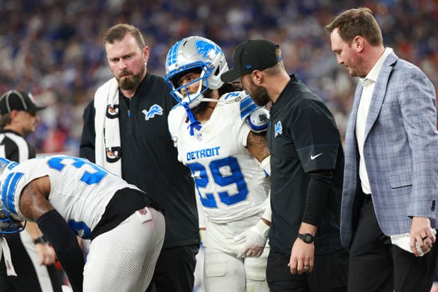 Detroit Lions vs Buffalo Bills ORCHARD PARK, NEW YORK - SEPTEMBER 17: Cornerback Avonte Maddox 29 of the Detroit Lions is helped off of the field after being injured during the first half of an NFL, American Football Herren, USA football game between the Detroit Lions and the Buffalo Billsat Highmark Stadium in Orchard Park, New York, USA, on Thursday, September 17, 2026 Orchard Park New York United States  Copyright: xJorgexLemusx originalFilename:lemus-detroitl260917_npNcB