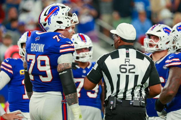 Detroit Lions vs Buffalo Bills ORCHARD PARK, NEW YORK - SEPTEMBER 17: Offensive tackle Spencer Brown (79) of the Buffalo Bills talks with referee Ron Torbert (62) during an NFL, American Football Herren, USA football game between the Detroit Lions and the Buffalo Billsat Highmark Stadium in Orchard Park, New York, USA, on Thursday, September 17, 2026 Orchard Park New York United States  Copyright: xAmyxLemusx originalFilename:lemus-detroitl260917_np3yO
