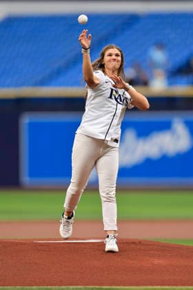 September 17, 2026, St. Petersburg, Florida, USA: LPGA, Golf Damen golfer Melanie Green throws out the Ceremonial First Pitch prior to an MLB, Baseball Herren, USA game between the Tampa Bay Rays and the Athletics on September 17, 2026 at Tropicana Field. The Rays beat the Athletics 10-1 and swept the series. MLB 2026: Tampa Bay Rays 10 : 1 Athletics  - ZUMAh180 20260917_zsp_h180_004 Copyright: xKimxHukarix