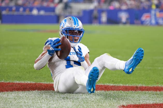 Detroit Lions vs Buffalo Bills ORCHARD PARK, NEW YORK - SEPTEMBER 17: Wide receiver Amon-Ra St. Brown 14 of the Detroit Lions scores a touchdown during the second half of an NFL, American Football Herren, USA football game between the Detroit Lions and the Buffalo Billsat Highmark Stadium in Orchard Park, New York, USA, on Thursday, September 17, 2026 Orchard Park New York United States  Copyright: xJorgexLemusx originalFilename:lemus-detroitl260917_npGv9