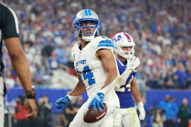 Detroit Lions vs Buffalo Bills ORCHARD PARK, NEW YORK - SEPTEMBER 17: Wide receiver Amon-Ra St. Brown 14 of the Detroit Lions scores a touchdown during the second half of an NFL, American Football Herren, USA football game between the Detroit Lions and the Buffalo Billsat Highmark Stadium in Orchard Park, New York, USA, on Thursday, September 17, 2026 Orchard Park New York United States  Copyright: xJorgexLemusx originalFilename:lemus-detroitl260917_npyZ4