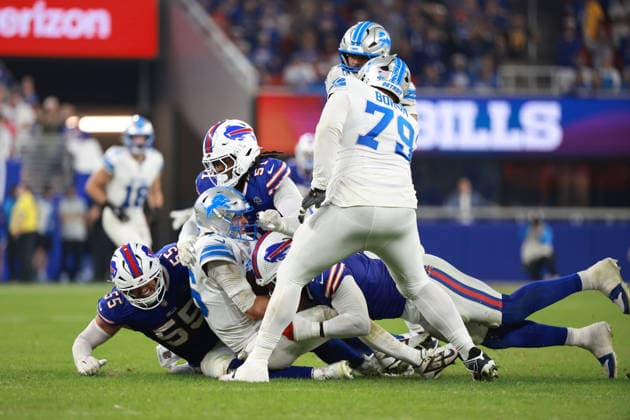 Detroit Lions vs Buffalo Bills ORCHARD PARK, NEW YORK - SEPTEMBER 17: Quarterback Jared Goff 16 of the Detroit Lions gets sacked during the second half of an NFL, American Football Herren, USA football game between the Detroit Lions and the Buffalo Billsat Highmark Stadium in Orchard Park, New York, USA, on Thursday, September 17, 2026 Orchard Park New York United States  Copyright: xJorgexLemusx originalFilename:lemus-detroitl260917_np8jH