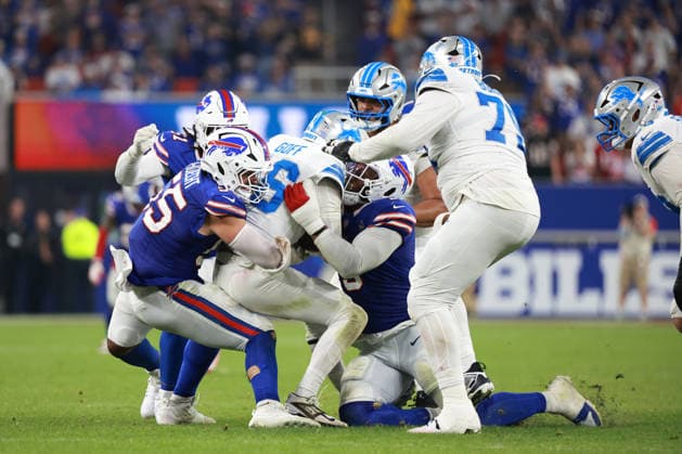 Detroit Lions vs Buffalo Bills ORCHARD PARK, NEW YORK - SEPTEMBER 17: Quarterback Jared Goff 16 of the Detroit Lions gets sacked by defensive end Michael Hoecht 55 of the Buffalo Bills during the second half of an NFL, American Football Herren, USA football game between the Detroit Lions and the Buffalo Billsat Highmark Stadium in Orchard Park, New York, USA, on Thursday, September 17, 2026 Orchard Park New York United States  Copyright: xJorgexLemusx originalFilename:lemus-detroitl260917_np9eg
