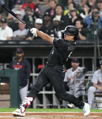 Baseball: Tigers vs. White Sox Munetaka Murakami of the Chicago White Sox hits a three-run home run in the first inning of a baseball game against the Detroit Tigers at Rate Field in Chicago on Sept. 17, 2026.  A14AA0005627762P