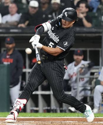 Baseball: Tigers vs. White Sox Munetaka Murakami of the Chicago White Sox hits a three-run home run in the first inning of a baseball game against the Detroit Tigers at Rate Field in Chicago on Sept. 17, 2026.  A14AA0005627764P