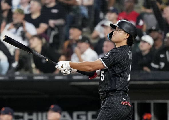 Baseball: Tigers vs. White Sox Munetaka Murakami of the Chicago White Sox watches the flight of a ball after hitting a three-run home run in the first inning of a baseball game against the Detroit Tigers at Rate Field in Chicago on Sept. 17, 2026.  A14AA0005627771P