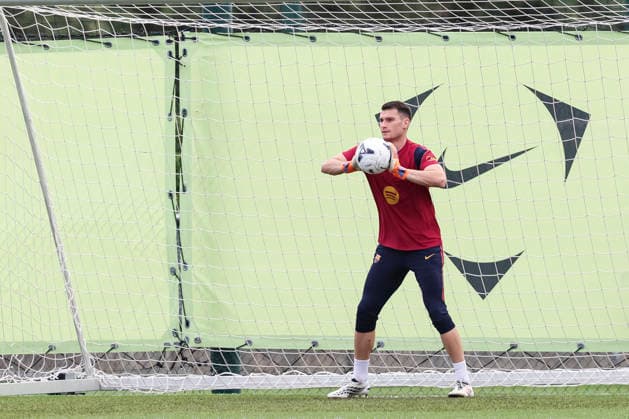 September 18, 2026, Sant Joan Despi, Barcelona, Spain: Dominik Livakovic during the training day of FC Barcelona, Barca ahead the Spanish League, Laliga EA Sports, football match against Sevilla FC at Ciudad Esportiva Joan Gamper on September 18, 2026 in Sant Joan Despi, Barcelona, Spain. FC Barcelona Training And press conference, PK, Pressekonferenz - LaLiga EA Sports  - ZUMAa181 20260918_zaa_a181_014 Copyright: xJavierxBorregox