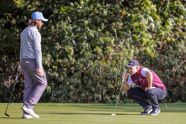 Golf - DP World Tour (European Tour) ˜Rolex Series™ - 2026 BMW PGA, Golf Herren Championship - Second Round - West Course, Wentworth Club - Friday 18th September 2026 Justin Rose (ENG) lines up his putt on the 16th green as Tommy Fleetwood (ENG) looks on COLORSPORT DANIEL BEARHAM  cspDB_BMWPGA_R2_180926_