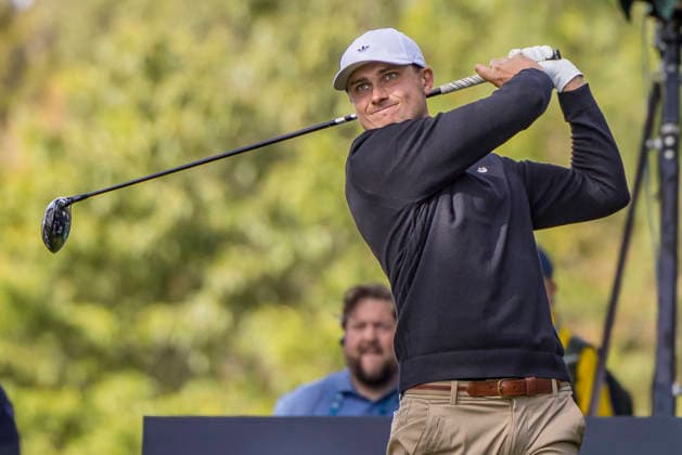 Golf - DP World Tour (European Tour) ˜Rolex Series™ - 2026 BMW PGA, Golf Herren Championship - Second Round - West Course, Wentworth Club - Friday 18th September 2026 Ludvig Aberg (SWE) drives his tee shot from the 17th hole COLORSPORT DANIEL BEARHAM  cspDB_BMWPGA_R2_180926_