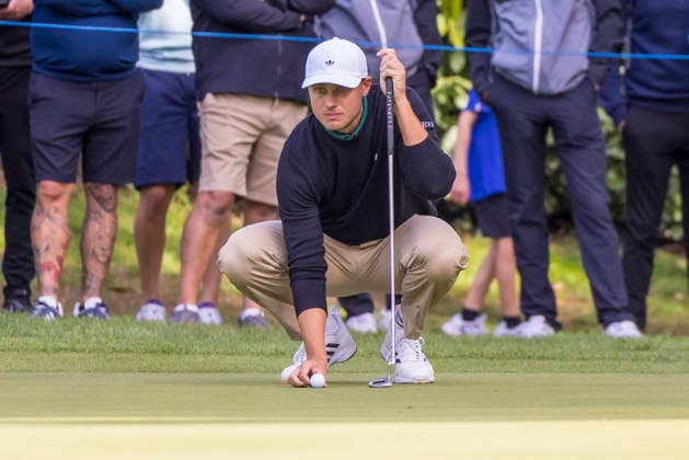 Golf - DP World Tour (European Tour) ˜Rolex Series™ - 2026 BMW PGA, Golf Herren Championship - Second Round - West Course, Wentworth Club - Friday 18th September 2026 Ludvig Aberg (SWE) lines up his putt on the 17th hole COLORSPORT DANIEL BEARHAM  cspDB_BMWPGA_R2_180926_