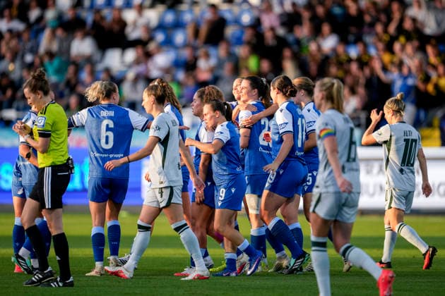 Spielerinnen der TSG 1899 Hoffenheim, jubeln über das Tor zum 1:0, Jubel, Torjubel, Torerfolg, celebrate the goal, goal, celebration, jubelt ueber das Tor, Freuen, Freude, freut sich, optimistisch, positiv, Spielszene, Highlight, Action, Aktion, 18.09.2026, Sinsheim (Hoffenheim) (Deutschland), Fussball, Google Pixel Frauen-Bundesliga, TSG 1899 Hoffenheim - VfL Wolfsburg, DFB DFL REGULATIONS PROHIBIT ANY USE OF PHOTOGRAPHS AS IMAGE SEQUENCES AND OR QUASI-VIDEO.