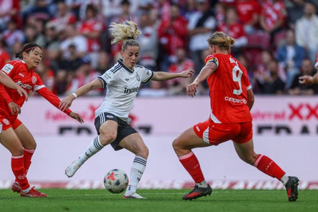 GER, Mainz, FSV Mainz 05 vs Eintracht Frankfurt, Google Pixel Frauen Bundesliga, Fussball, DFB, Spielzeit 2026 2027, MEWA Arena, 5. Spieltag im Bild v.l.: Nina Lührsen (Eintracht Frankfurt Frauen 11), Johanna Berg (Mainz 05 Frauen 9) DFB DFL REGULATIONS PROHIBIT ANY USE OF PHOTOGRAPHS AS IMAGE SEQUENCES AND OR QUASI-VIDEO, 18.09.2026 Copyright: HMBxMedia HendrikxHamelau