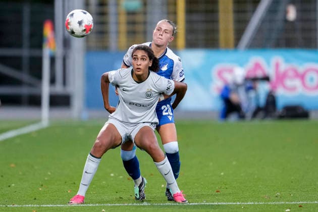 v.li.: Cora Zicai (Wolfsburg, 28), Laura Gloning (TSG, 20),, Zweikampf, Spielszene, Duell, duel, tackle, tackling, Dynamik, Action, Aktion, 18.09.2026, Sinsheim (Hoffenheim) (Deutschland), Fussball, Google Pixel Frauen-Bundesliga, TSG 1899 Hoffenheim - VfL Wolfsburg, DFB DFL REGULATIONS PROHIBIT ANY USE OF PHOTOGRAPHS AS IMAGE SEQUENCES AND OR QUASI-VIDEO.