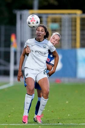 v.li.: Cora Zicai (Wolfsburg, 28), Laura Gloning (TSG, 20),, Zweikampf, Spielszene, Duell, duel, tackle, tackling, Dynamik, Action, Aktion, 18.09.2026, Sinsheim (Hoffenheim) (Deutschland), Fussball, Google Pixel Frauen-Bundesliga, TSG 1899 Hoffenheim - VfL Wolfsburg, DFB DFL REGULATIONS PROHIBIT ANY USE OF PHOTOGRAPHS AS IMAGE SEQUENCES AND OR QUASI-VIDEO.