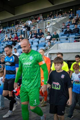 18.09.2026, xerix, Fussball Regionalliga Suedwest, FSV Frankfurt - Stuttgarter Kickers v.l. Felix Dornebusch (SV Stuttgarter Kickers) bein einlaufen vor der Partie Frankfurt