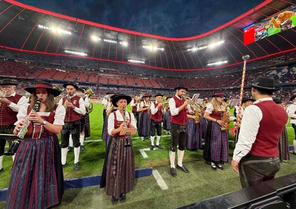 18.09.2026, Fussball Bundesliga 2026 2027, 4.Spieltag, FC Bayern München - 1.FC Union Berlin, in der Allianz-Arena München, Blasmusik in der Allianz-Arena