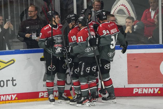 Köln, DEL, Saison 2026 2027, Kölner Haie vs Grizzlys Wolfsburg , 18.09.2026. Lanxessarena Köln, Kölner Haie, jubeln