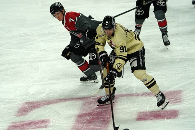 Köln, DEL, Saison 2026 2027, Kölner Haie vs Grizzlys Wolfsburg , 18.09.2026. Lanxessarena Köln, Carlos Händel Kölner Haie, timo ruckdäschel Grizzlys Wolfsburg,