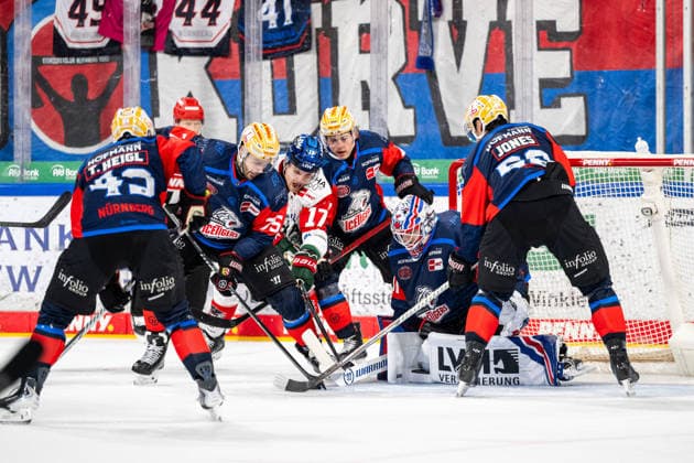 18.09.2026 - Eishockey - Saison 2026 2027 - Penny DEL - Nürnberg Ice Tigers Icetigers - Augsburger Panther Augsburg - ThHa - xthxhax - Samuel Dove McFalls (75, Nürnberg Ice Tigers, NIT ) Sean Malone (17, Augsburger Panther, AEV ) Niklas Treutle (31, Nürnberg Ice Tigers, NIT )