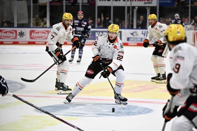 Timo Kose (Loewen Frankfurt 22) Schwenninger Wild Wings gegen Loewen Frankfurt, DEL, Hauptrunde, Spiel 1, Saison 2026 2027, 20260918 Schwenninger Wild Wings gegen Loewen Frankfurt, DEL, Hauptrunde, Spiel 1, Saison 2026 2027, 20260918 Schwenningen Copyright: xEibner-Pressefoto SvenxLaeglerx EP_SVL