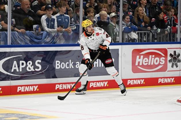 Michael Joyaux (Loewen Frankfurt 49) Schwenninger Wild Wings gegen Loewen Frankfurt, DEL, Hauptrunde, Spiel 1, Saison 2026 2027, 20260918 Schwenninger Wild Wings gegen Loewen Frankfurt, DEL, Hauptrunde, Spiel 1, Saison 2026 2027, 20260918 Schwenningen Copyright: xEibner-Pressefoto SvenxLaeglerx EP_SVL