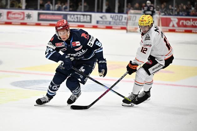 (v.l.n.r.) Boaz Bassen (Schwenninger Wild Wings) Noah Dunham (Loewen Frankfurt 12) Schwenninger Wild Wings gegen Loewen Frankfurt, DEL, Hauptrunde, Spiel 1, Saison 2026 2027, 20260918 Schwenninger Wild Wings gegen Loewen Frankfurt, DEL, Hauptrunde, Spiel 1, Saison 2026 2027, 20260918 Schwenningen Copyright: xEibner-Pressefoto SvenxLaeglerx EP_SVL