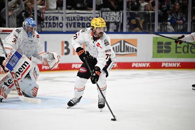 Linus Froeberg (Loewen Frankfurt 71) Schwenninger Wild Wings gegen Loewen Frankfurt, DEL, Hauptrunde, Spiel 1, Saison 2026 2027, 20260918 Schwenninger Wild Wings gegen Loewen Frankfurt, DEL, Hauptrunde, Spiel 1, Saison 2026 2027, 20260918 Schwenningen Copyright: xEibner-Pressefoto SvenxLaeglerx EP_SVL