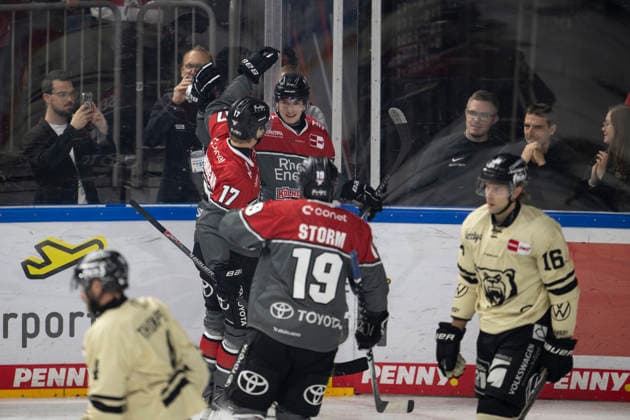 PENNY DEL 1; Kölner Haie - Grizzly Wolfsburg; Köln, 18.09.2026 Jan Luca Sennhenn (Kölner Haie, Verteidigung, 17); Kevin Niedenz (Kölner Haie, Sturm, 46); PENNY DEL 1; Kölner Haie - Grizzly Wolfsburg am 18.09.2026 in der KA2 in Köln (Deutschland). Copyright: xBEAUTIFULxSPORTS AndreasxDickx