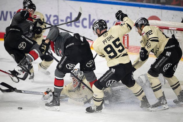 PENNY DEL 1; Kölner Haie - Grizzly Wolfsburg; Köln, 18.09.2026 Dustin Strahlmeier (Grizzly Wolfsburg, Torwart, 1); +Fabio Pfohl (Grizzly Wolfsburg, Verteidigung, 95); Madison Bowey (Grizzly Wolfsburg, Verteidigung, 22); PENNY DEL 1; Kölner Haie - Grizzly Wolfsburg am 18.09.2026 in der KA2 in Köln (Deutschland). Copyright: xBEAUTIFULxSPORTS AndreasxDickx