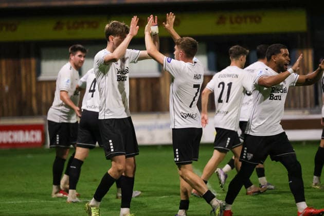 18.09.2026, Fussball, Herren, Saison 2026 2027, Regionalliga Bayern, 10. Spieltag: TSV Buchbach - FC Schweinfurt 05 Schweinfurt feiert das 1:1 durch Nils Piwernetz (FC Schweinfurt 05, 19) Buchbach SMR-Arena Bayern Deutschland