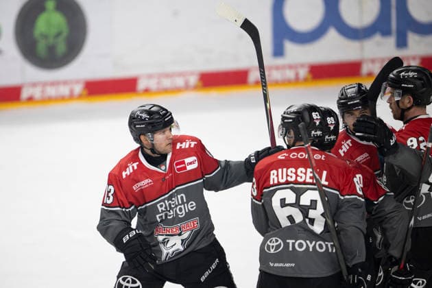 PENNY DEL 1; Kölner Haie - Grizzly Wolfsburg; Köln, 18.09.2026 Valtteri Kemiläinen (Kölner Haie, Verteidigung, 13); Patrick Russell (Kölner Haie, Sturm, 63); PENNY DEL 1; Kölner Haie - Grizzly Wolfsburg am 18.09.2026 in der KA2 in Köln (Deutschland). Copyright: xBEAUTIFULxSPORTS AndreasxDickx