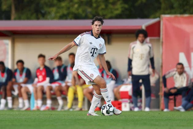 18.09.2026, Herren, Fussball, Saison 2026 2027, Regionalliga Bayern, 10. Spieltag: TSV Aubstadt - FC Bayern Muenchen II David Michael Santos Daiber ( 6, FC Bayern München II) Sulzfeld Schulstadion Aubstadt (NGN Arena) Bayern Deutschland