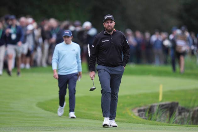 VIRGINIA WATER, ENGLAND - SEPTEMBER 18: Shane Lowry (IRE) walks onto the 18th green during Round 2 at the BMW PGA, Golf Herren Championship at Wentworth Golf Club, Virginia Water on September 18, 2026 in Surrey, England The BMW PGA Championship
