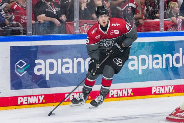 Eishockey Penny-DEL 1.Spieltag Kölner Haie - Grizzlys Wolfsburg am 18.09.2026 in der Lanxess Arena in Köln Marco Münzenberger ( Köln ) Gemäß den Vorgaben der DEL Deutsche Eishockey Liga ist die Publikation und Weiterverwertung der Aufnahmen in elektronischen Medien und Endgeräten aller Art während des laufenden Spiels nicht zulässig.
