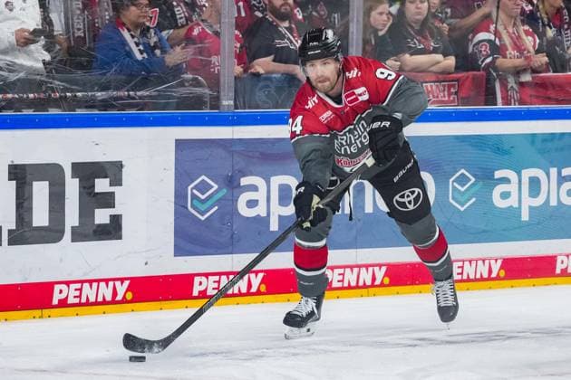 Eishockey Penny-DEL 1.Spieltag Kölner Haie - Grizzlys Wolfsburg am 18.09.2026 in der Lanxess Arena in Köln Robin Press ( Köln ) Gemäß den Vorgaben der DEL Deutsche Eishockey Liga ist die Publikation und Weiterverwertung der Aufnahmen in elektronischen Medien und Endgeräten aller Art während des laufenden Spiels nicht zulässig.