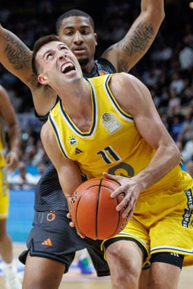 Basketball, Männer: Bundesliga, Alba Berlin - Niners Chemnitz, Uber Arena am 18.9.26 in Berlin. Joe Wieskamp (ALBA Berlin) wirft den Ball zum Korb. Alba Berlin - Niners Chemnitz