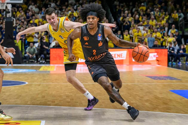 im Bild v.l.: Jonas Mattisseck (ALBA, 09), Stefan Smith (NINERS Chemnitz, 02), za GER, Berlin, Basketball, Alba Berlin und den Niners Chemnitz, BBL Auftakt, Auftaktspiel, in der UBER Arena, 18.09.2026, Copyright: HMBxMedia UwexKoch
