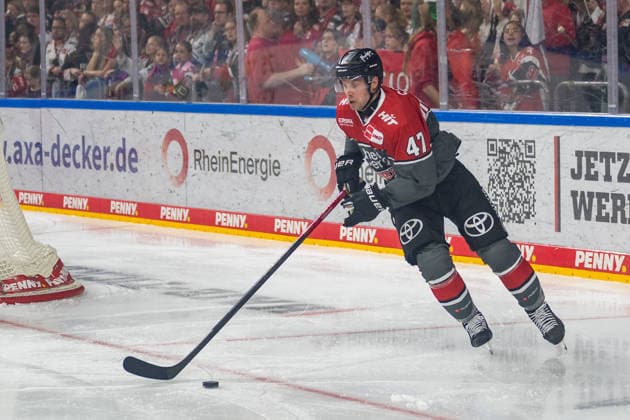 Veli-Matti Vittasmaki (Koelner Haie, 47) auf dem Weg nach vorne. Koelner Haie vs. Grizzlys Wolfsburg, Eishockey, Penny DEL, 01. Spieltag, Saison 2026 2027, 18.09.2026 Koelner Haie vs. Grizzlys Wolfsburg, Eishockey, Penny DEL, 01. Spieltag, Saison 2026 2027, 18.09.2026 Köln Copyright: xEibner-Pressefoto ThomasxHaeslerx EP_THR