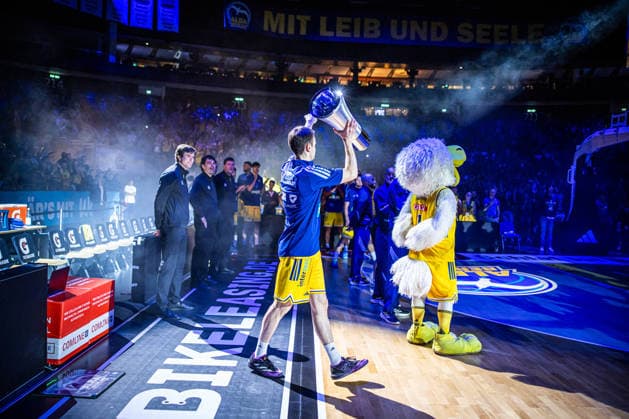 Basketball Berlin 18.09.2026 Saison 2026 2027 EasyCredit BBL 1. Bundesliga Männer, Herren Alba Berlin - NINERS Chemnitz Meister Banner hissen Jonas Mattisseck (Alba Berlin, No.09)