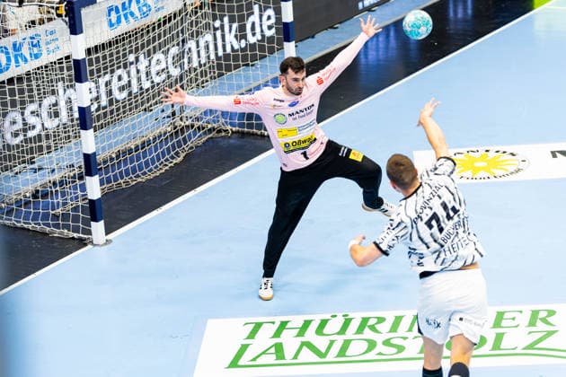 18.09.2026, GER, Handball, Maenner, Saison 26 27, Opel 1.Bl, 5.Spieltag, ThSV Eisenach - THW Kiel Matija Spikic (ThSV Eisenach,1), Vincent Buechner 99817 Eisenach Werner-Assmann-Halle Am Sportp Thueringen Deutschland