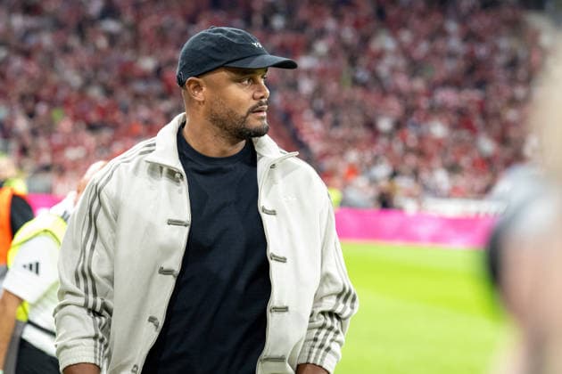 Cheftrainer Vincent Kompany (FC Bayern Muenchen), FC Bayern Muenchen - 1. FC Union Berlin, Fussball Bundesliga, 4. Spieltag, 18.09.2026 DFB regulations prohibit any use of photographs as image sequences and or quasi-video Muenchen Bayern Deutschland